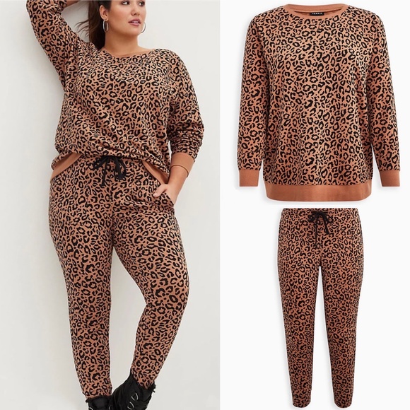 torrid Sweaters - SET: Torrid Super Soft Fleece Leopard Raglan Sweatshirt/Jogger 1X